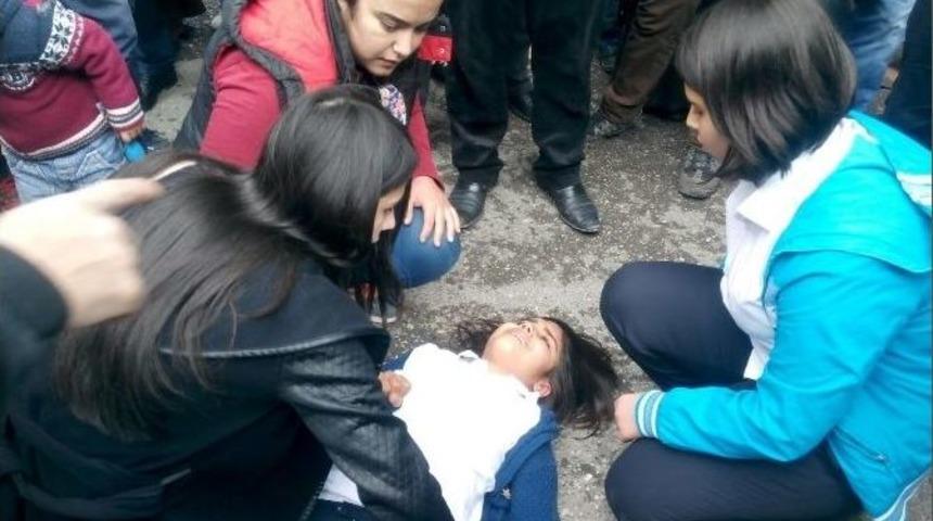 Hafif Ticari Aracın Çarptığı Lise Öğrencisi Yaralandı