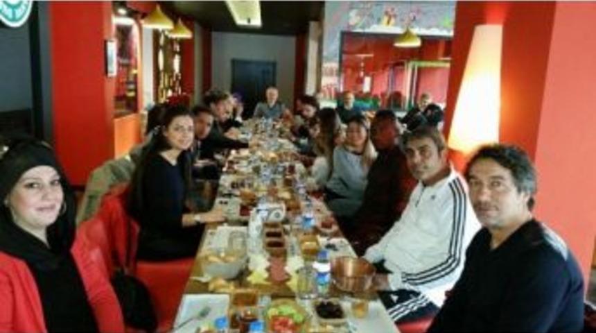 Yeni Malatyasporlu Futbolcular Ve Aileleri Yemekte Bir Araya Geldi