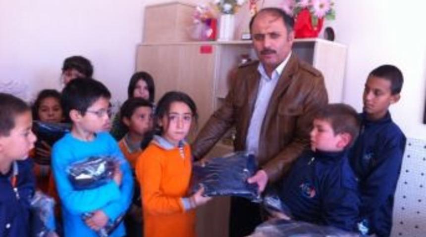 Korkuteli&rsquo;de &ldquo;bir &Ouml;ğrencide Sen Giydir&rdquo; Projesi