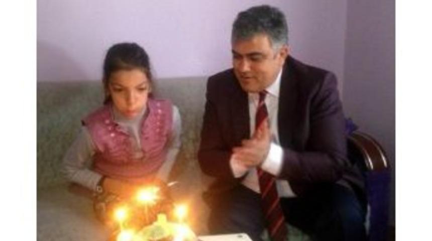 Başkan &Ouml;zg&uuml;ven&rsquo;den Engelli Seda&rsquo;ya Doğum G&uuml;n&uuml; S&uuml;rprizi