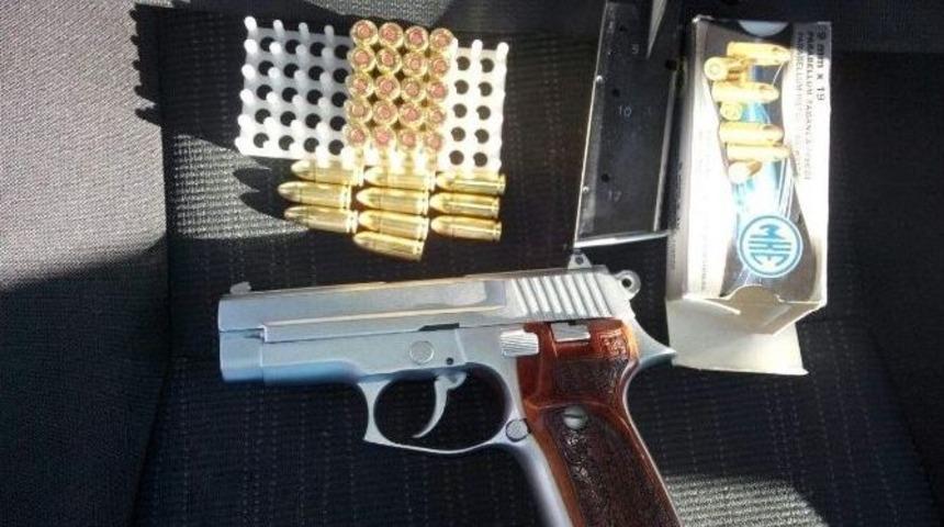 Bursa&rsquo;da Huzur Operasyonlarında 37 Tabanca Ve Aranan 145 Kişi Yakalandı