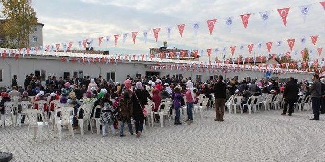 Suriyeli Çocuk İstiklal Marşı’nı Türkçe Ve Ezberinden Okudu