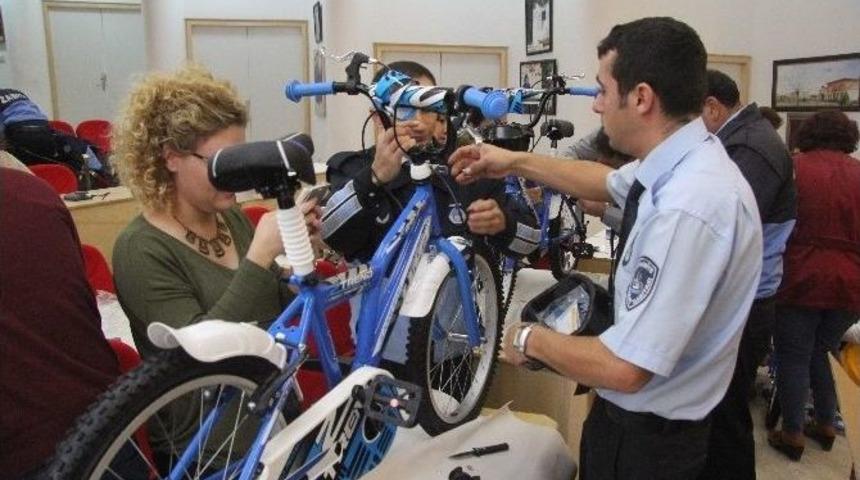Ortak &Ccedil;alışma &Uuml;r&uuml;n&uuml; Bisikletler &Ccedil;ocuklara Hediye Edildi