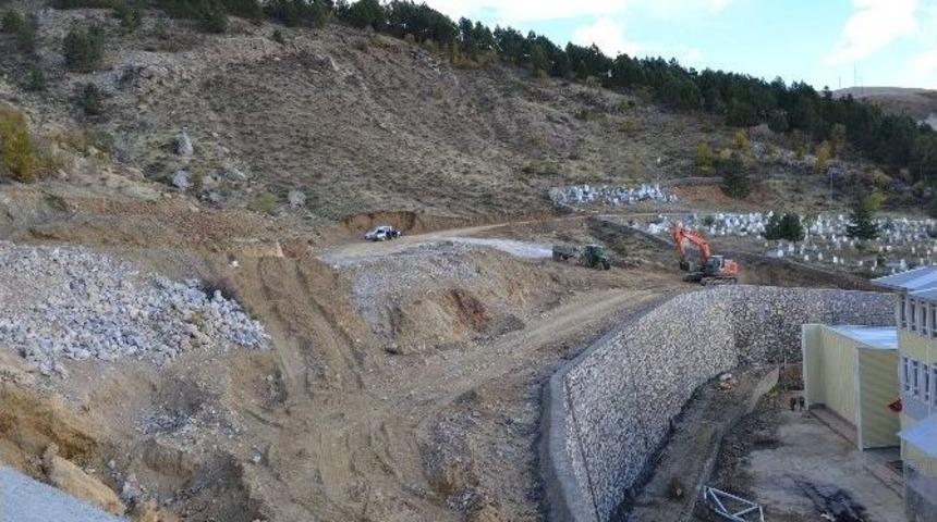 &Ccedil;elikhan&rsquo;da Yeni Mezarlığın Yapımı Devam Ediyor