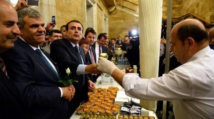 Şeref Hol&uuml;nde Kahramanmaraş Dondurması İkramı