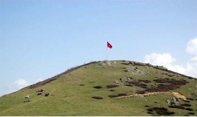 Tümkasder’den Bolu Dağı’na Dev Türk Bayrağı