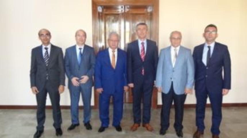 Rekt&ouml;r &Ouml;zdemir, Kaymakam Sırmalı&rsquo;yı Ziyaret Etti