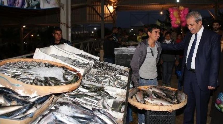 Başkan Demirkol, Ulubatlı Semt Pazarını Ziyaret Etti