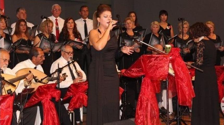 Atat&uuml;rk, Didim&rsquo;de Şarkılarla Anıldı