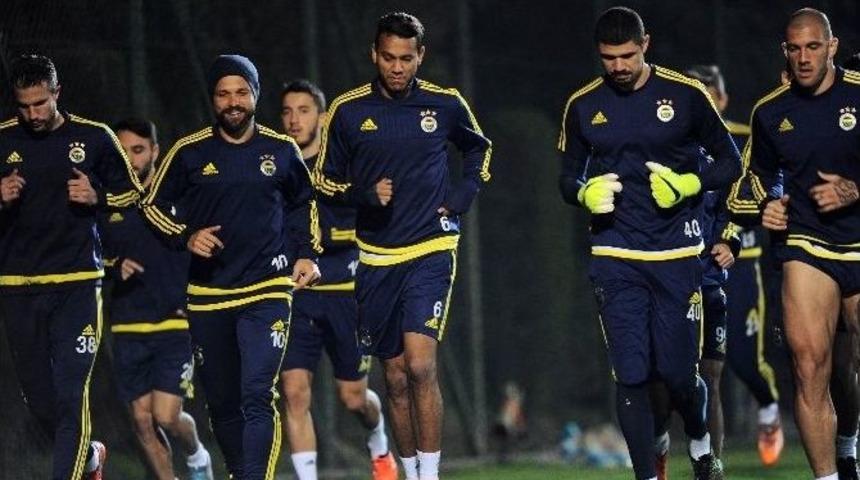 Fenerbah&ccedil;e&rsquo;de Volkan Şen &Ccedil;alışmalara Başladı