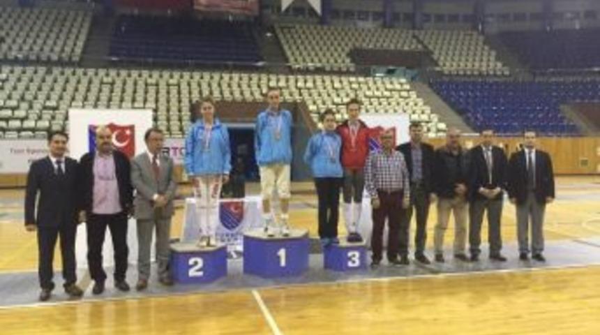 Kağıtsporlu Eskrimciler, K&uuml;rs&uuml;y&uuml; Yine Boş Bırakmadı