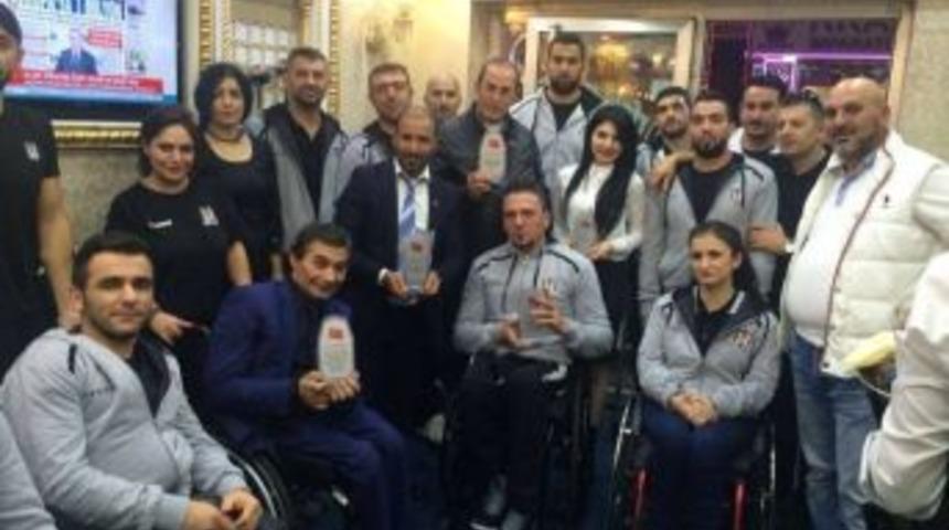 Urfalı Hacı Usta&rsquo;nın D&uuml;zenlediği Gecede Y&ouml;netmen Murat Uygur&rsquo;a Anlamlı &Ouml;d&uuml;l