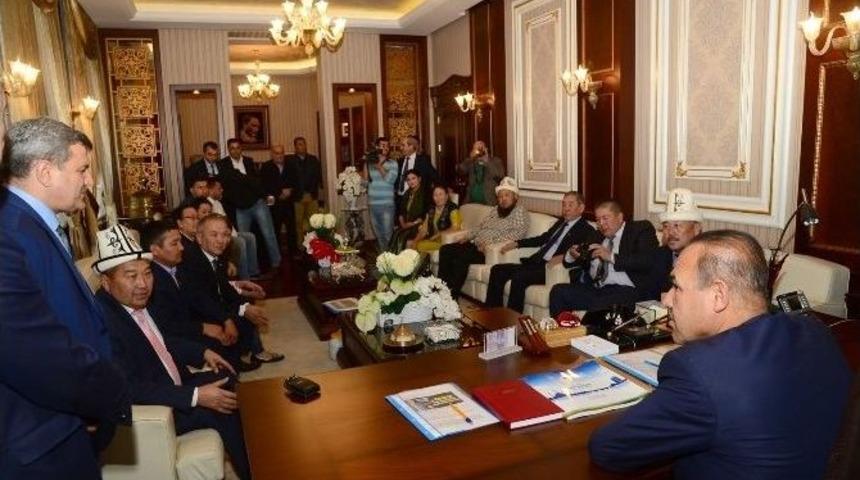 Kırgız Heyetten S&ouml;zl&uuml;&rsquo;ye Ziyaret