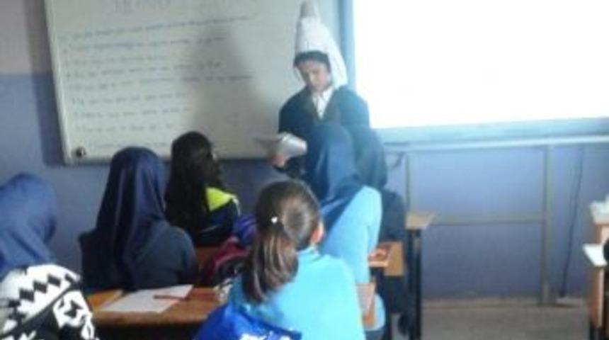 Okulda Dersler Drama Y&ouml;ntemiyle İşleniyor