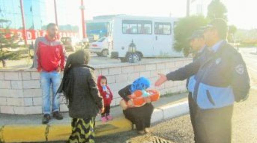 K&ouml;rfez Zabıtası Dilencilere G&ouml;z A&ccedil;tırmıyor