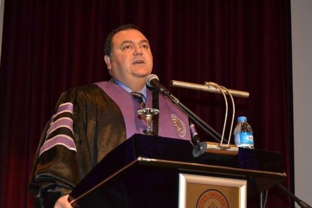 119 Diş Hekimliği Fak&uuml;ltesi &Ouml;ğrencisi Beyaz &Ouml;nl&uuml;klerini Giydi