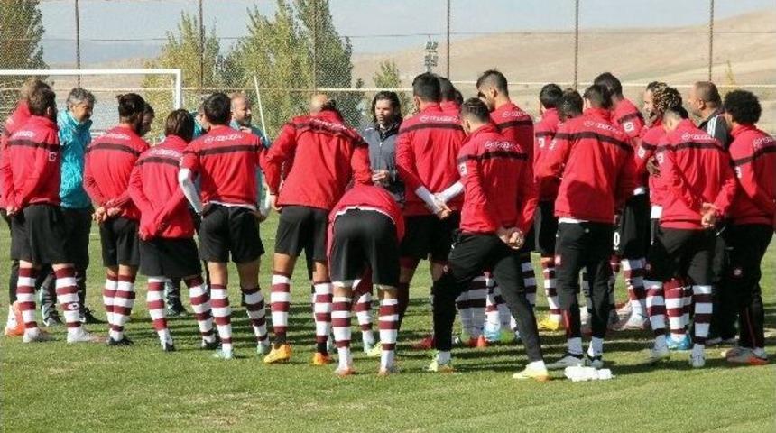 İbrahim &Uuml;z&uuml;lmez: "elazığspor&rsquo;un Hedefi Zirve Olacaktır"