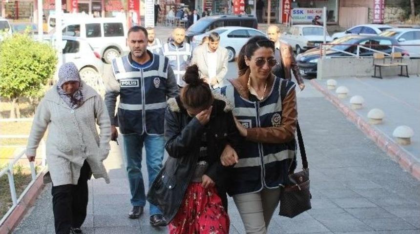 Aile Boyu Hırsızlık &Ccedil;etesi Yakalandı