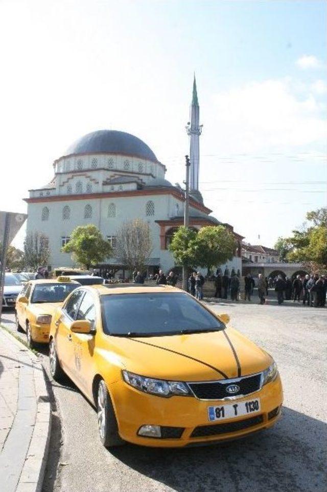 Öldürülen Taksici Son Yolculuğuna Uğurlandı