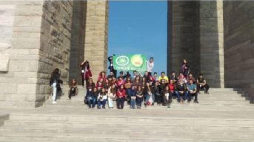 Gen&ccedil;lik Meclisi &Uuml;yeleri Şehitlikleri Gezdi