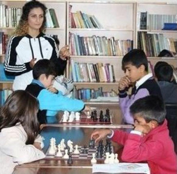 Erciş’te Okullar Arası Satranç Turnuvası