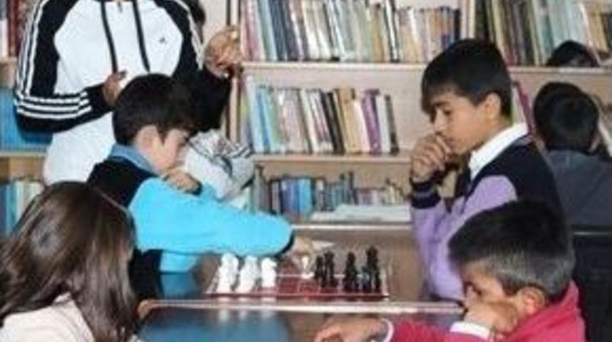 Erciş&rsquo;te Okullar Arası Satran&ccedil; Turnuvası