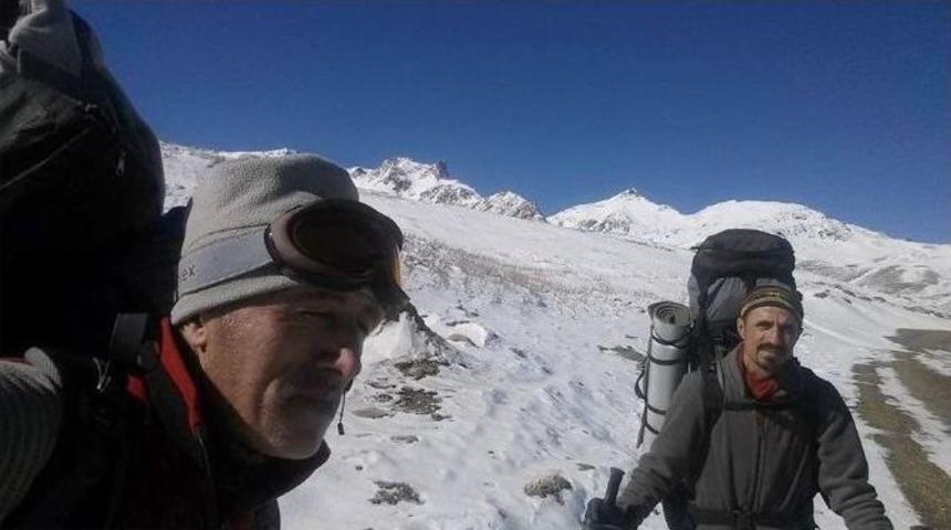 Hakkari&rsquo;de İki Dağcı Karadağ&rsquo;a Tırmandı