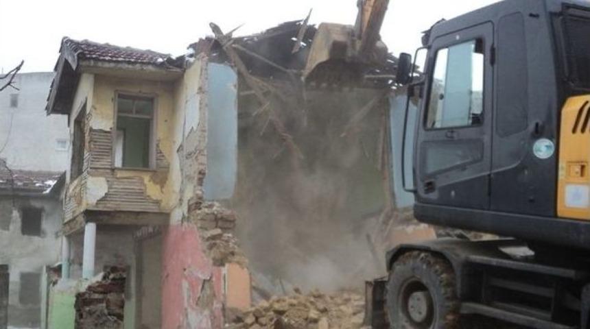 Yıldırım&rsquo;da 19 Ayda 143 Metruk Bina Yıkıldı