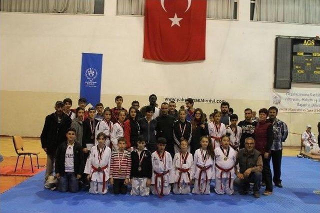 Yalova’da Taekwondo Müsabakaları Nefes Kesti