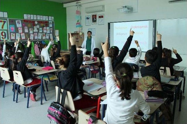 Ted İzmir Koleji Öğrencilerini İş Hayatına Hazırlıyor