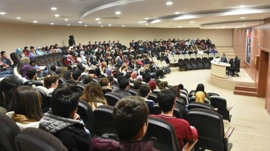 Rekt&ouml;r Akan&rsquo;dan &Ouml;ğrencilere: &ldquo;yalan S&ouml;ylemeyin, Emin Birisi Olun, İşinizi Ciddiye Alın&rdquo;