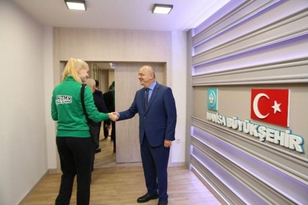 Rus Voleybolculardan Başkan Erg&uuml;n&rsquo;e Teşekk&uuml;r