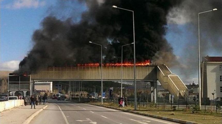 &Uuml;st Ge&ccedil;it K&uuml;le D&ouml;nd&uuml;