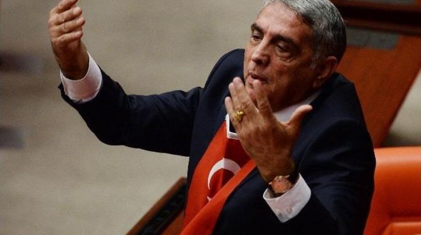 Ak Partili Vekilden T&uuml;rk Bayraklı Yemin