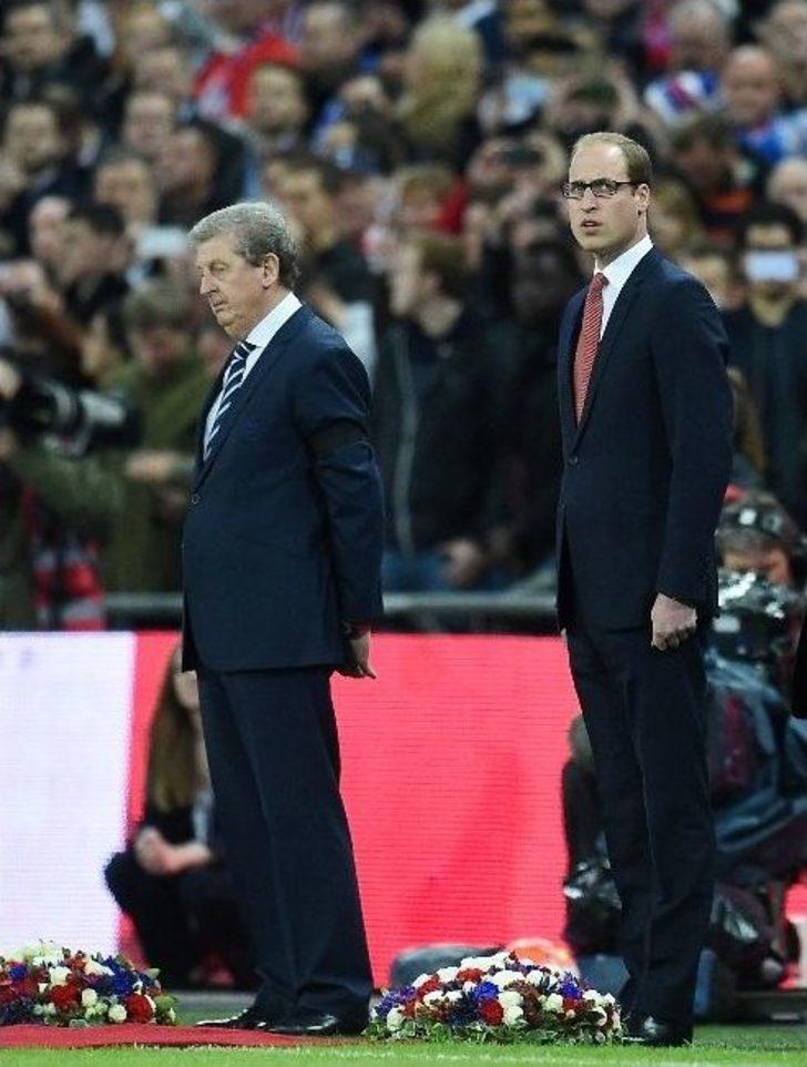 İngiliz Taraftarlar Fransa Milli Marşını Okudu G5