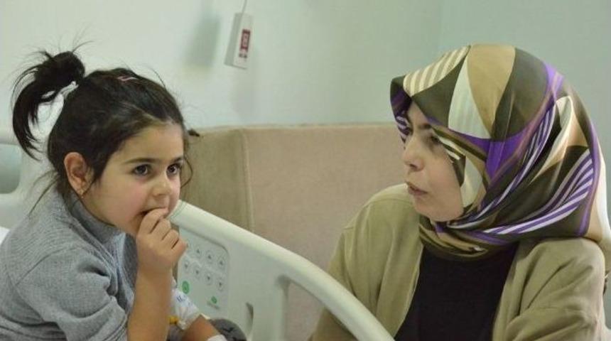 Bayan G&uuml;zeloğlu&rsquo;ndan &Ccedil;ocuklara Moral Ziyareti