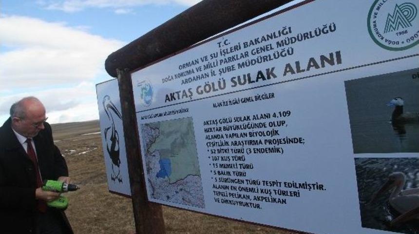 G&ouml;l Kenarlarına Bilgilendirme Tabelaları Asıldı