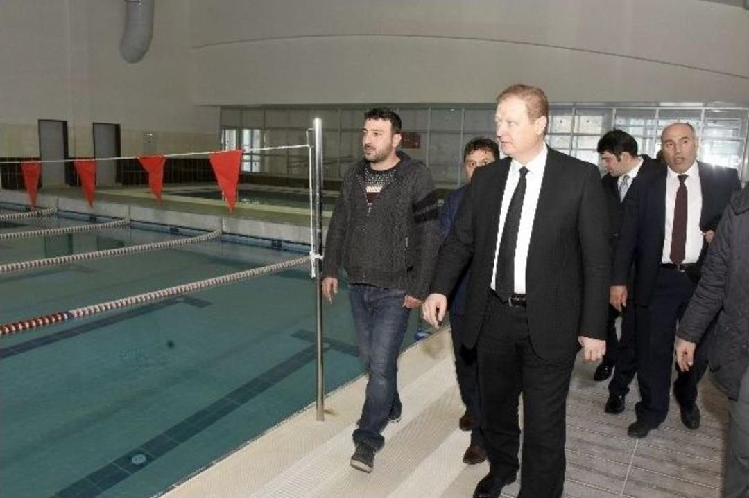 G&uuml;m&uuml;şhane Kapalı Y&uuml;zme Havuzu G&uuml;n Sayıyor