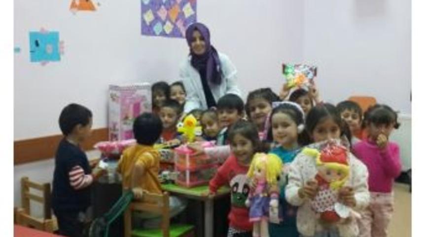 Başkan Amcalarından Miniklere Oyuncak