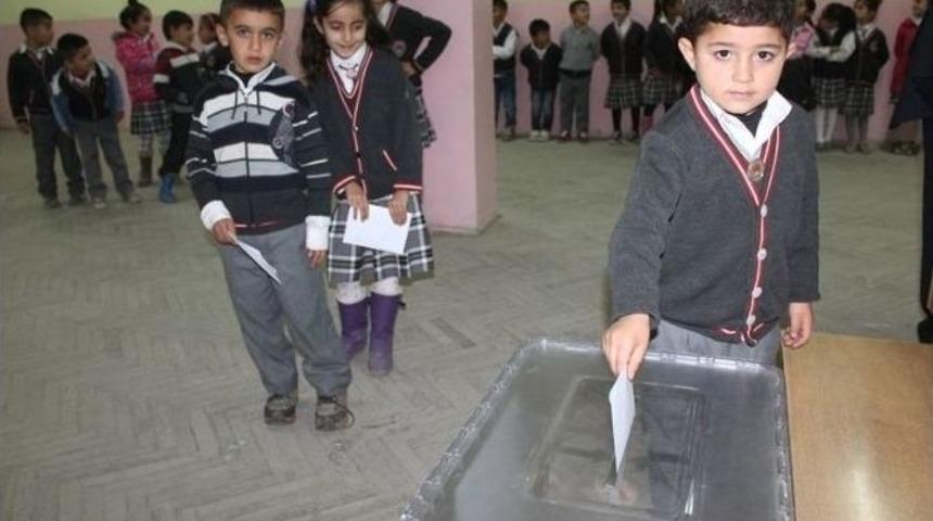 Hakkarili &Ouml;ğrencilerin Se&ccedil;im Heyecanı