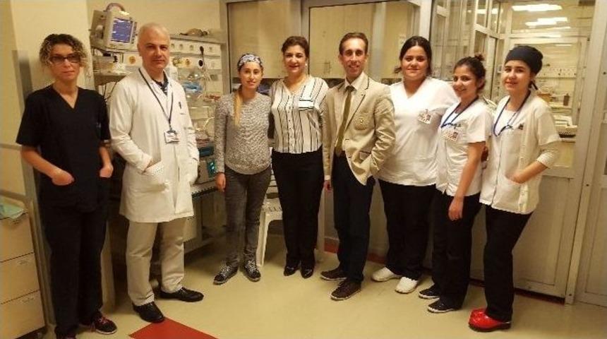 Premat&uuml;re İkizler Anne Kucağında