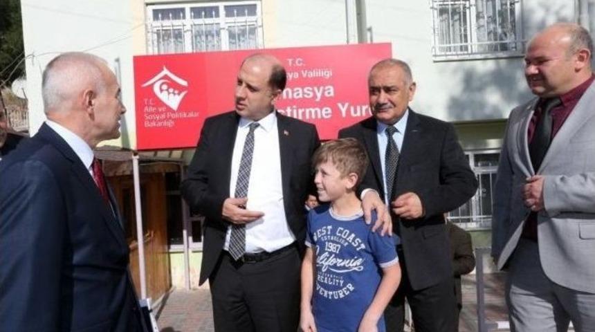 Vali, Yetiştirme Yurtlarını İnceledi