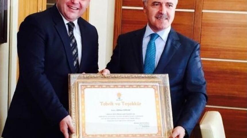 Ak Partili Gürcan’a Başarı Ve Zafer Plaketi