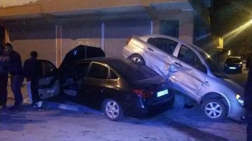 &Ccedil;arpıştığı Otomobilin &Uuml;zerine &Ccedil;ıktı