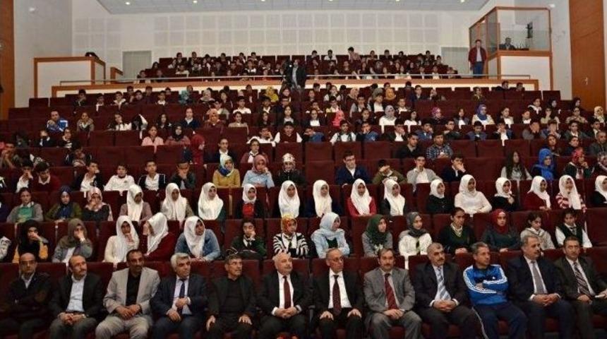 Eğitimci Yazar Ali Bozkurt &Uuml;niversitede Konferans Verdi