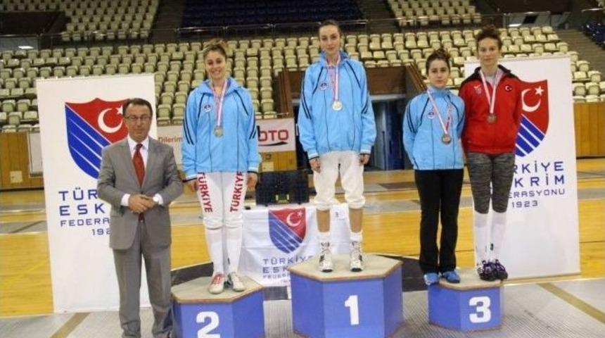 Adıyamanlı Eskrim Sporcuları T&uuml;rkiye&rsquo;ye Madalya Kazandırdı