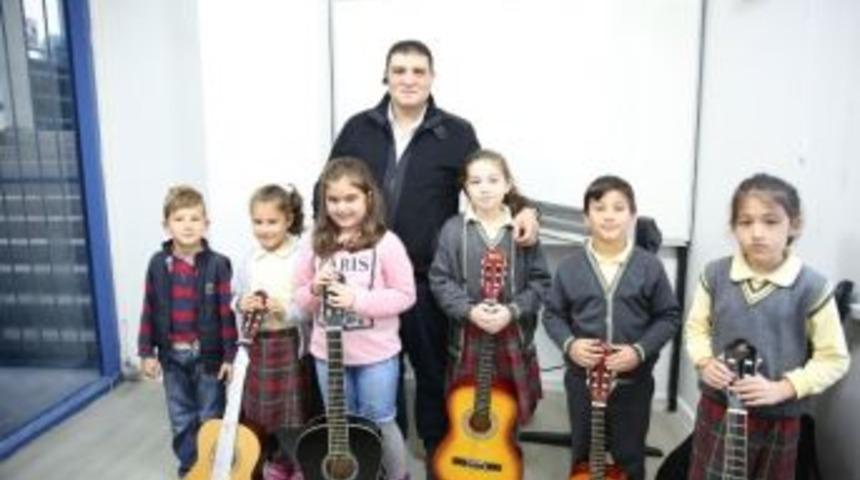 Bilgi Evi&rsquo;nde Gitar Ve Keman Kursu Eğitimleri Başladı