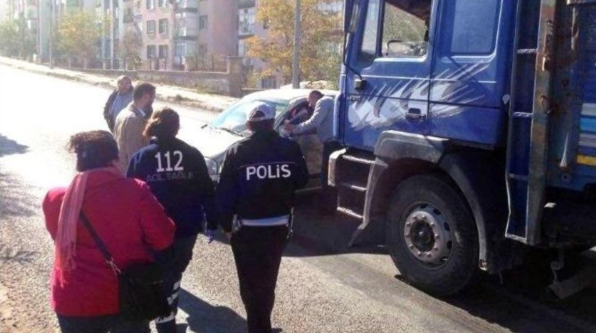 Polatlı&rsquo;da Kamyon Otomobile &Ccedil;arptı: 1 Yaralı