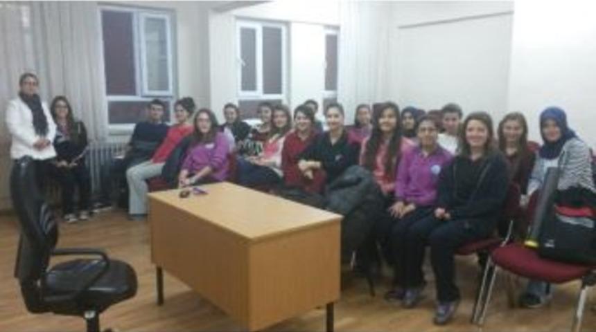 Burhaniye&rsquo;de Yurt Dışına Gidecek &Ouml;ğrencilere İngilizce Kursu