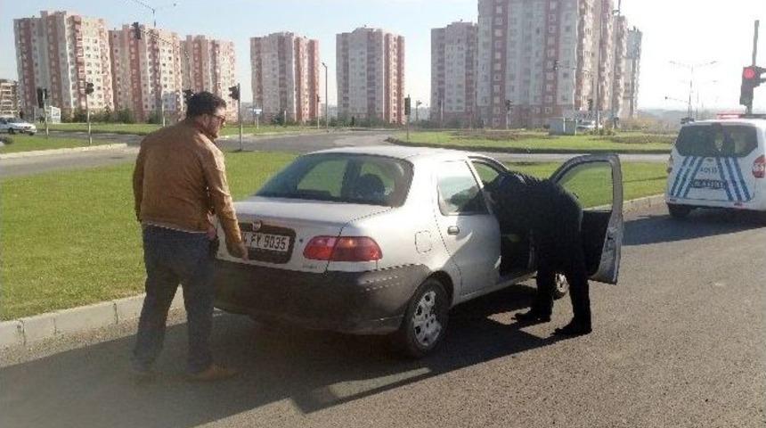 Bombalı Ara&ccedil; İhbarı Polisi Alarma Ge&ccedil;irdi